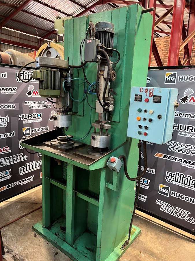 2-Head (1.1kW + 0.75HP) Geared Head Drilling Machine (6479)